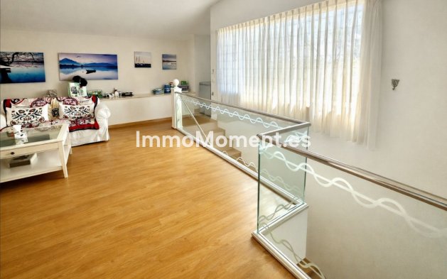 Resale - Villa - Marbella - Puerto Banús