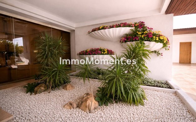 Resale - Villa - Marbella - Puerto Banús