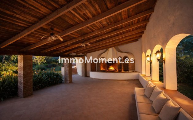 Resale - Villa - Marbella - Puerto Banús