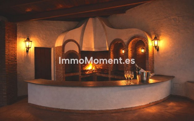 Resale - Villa - Marbella - Puerto Banús