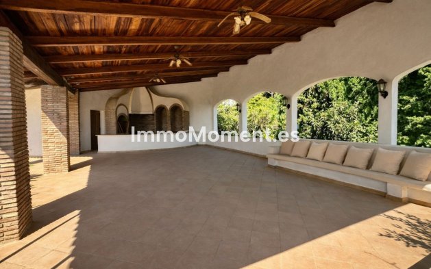 Resale - Villa - Marbella - Puerto Banús