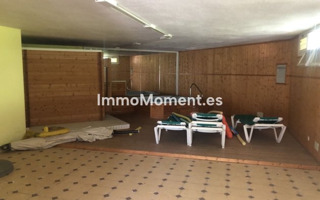 Resale - Villa - Marbella - Puerto Banús