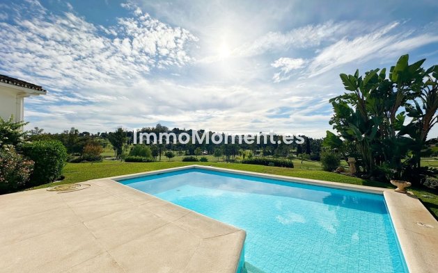 Resale - Villa - El Paraiso - New Golden Mile