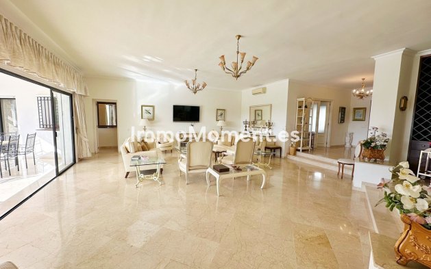 Resale - Villa - El Paraiso - New Golden Mile