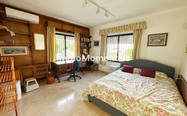 Resale - Villa - El Paraiso - New Golden Mile