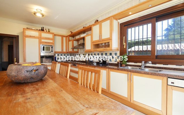 Wiederverkauf - Villa - Marbella - Nueva Andalucía