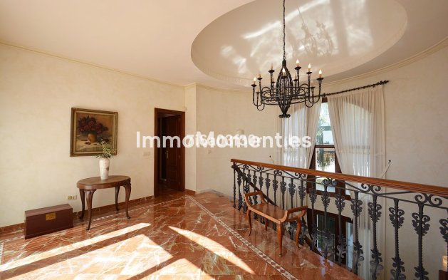 Wiederverkauf - Villa - Marbella - Nueva Andalucía