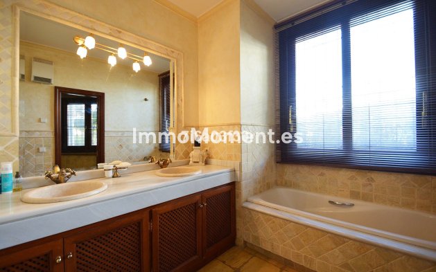 Wiederverkauf - Villa - Marbella - Nueva Andalucía