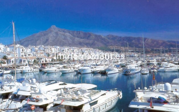 Wiederverkauf - Villa - Marbella - Nueva Andalucía