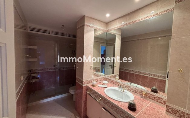 Resale - Apartment - Marbella - Nueva Andalucía