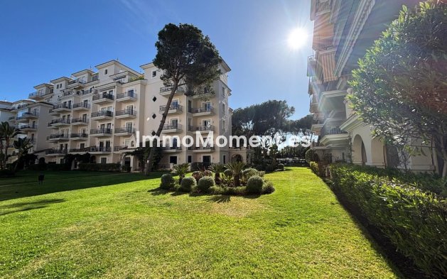 Resale - Apartment - Marbella - Nueva Andalucía