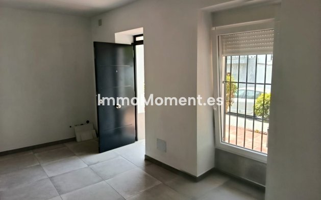 Wiederverkauf - Wohnung -   Inländisch - Alhaurín el Grande Centro