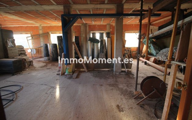 Reventa - Terreno - Interior  - Alora