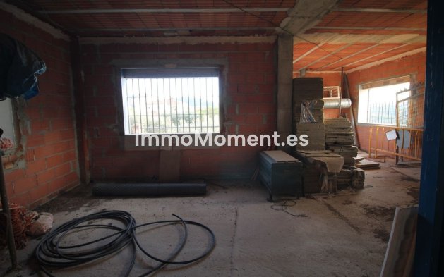Reventa - Terreno - Interior  - Alora