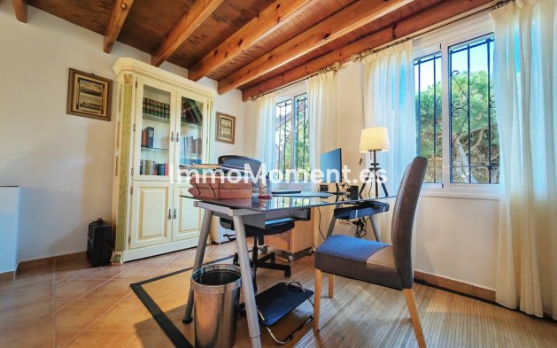 Resale - Villa - Marbella - Marbesa