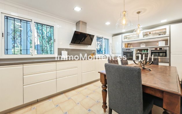 Resale - Villa - Marbella - Marbesa