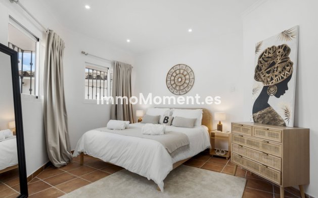 Resale - Villa - Marbella - Las Chapas