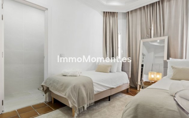 Resale - Villa - Marbella - Las Chapas