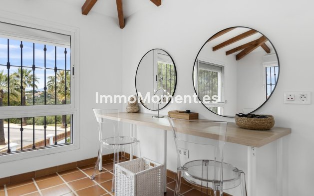 Resale - Villa - Marbella - Las Chapas