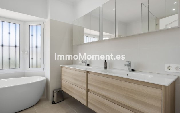 Resale - Villa - Marbella - Las Chapas