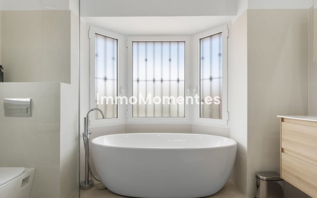 Resale - Villa - Marbella - Las Chapas