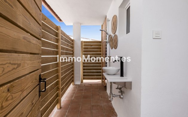 Resale - Villa - Marbella - Las Chapas