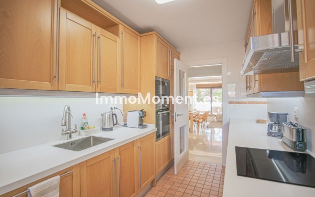 Resale - Apartment - Estepona - Estepona Centro