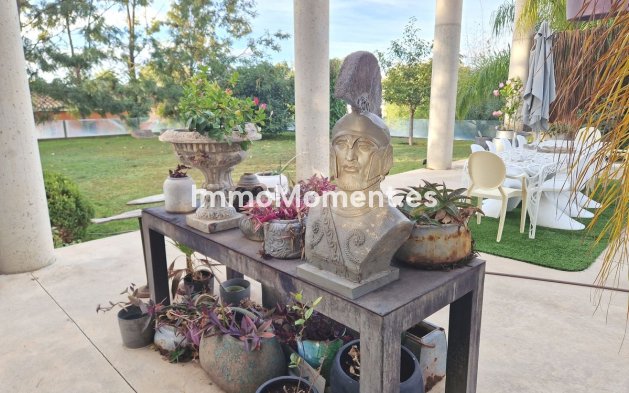 Resale - Villa - Estepona - Estepona Centro