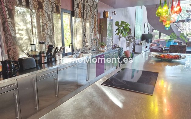 Resale - Villa - Estepona - Estepona Centro