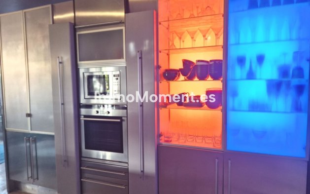 Resale - Villa - Estepona - Estepona Centro