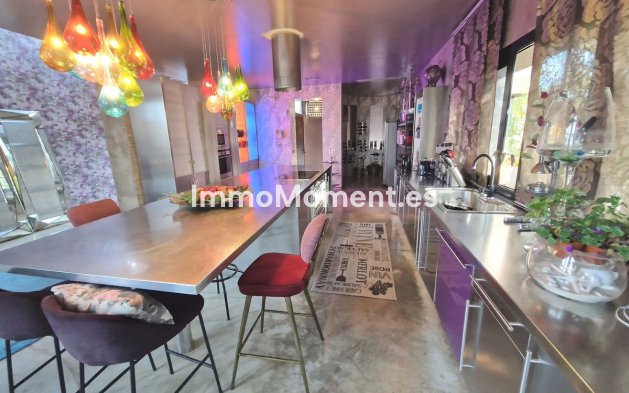 Resale - Villa - Estepona - Estepona Centro