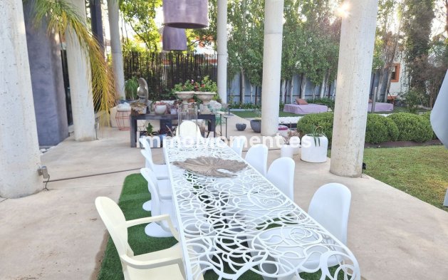 Resale - Villa - Estepona - Estepona Centro