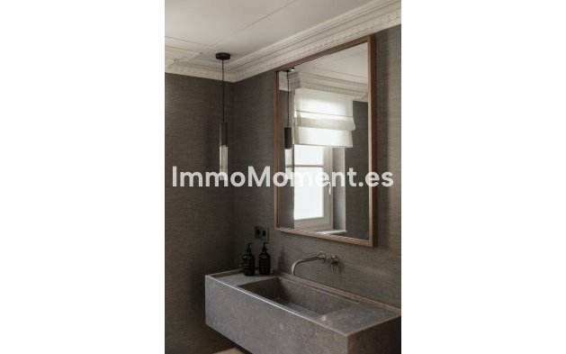 Resale - Detached villa - Marbella - Nueva Andalucía
