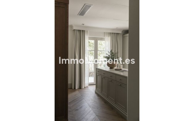 Resale - Detached villa - Marbella - Nueva Andalucía