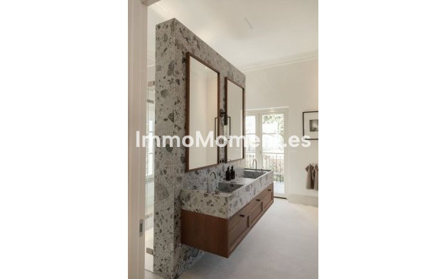 Resale - Detached villa - Marbella - Nueva Andalucía