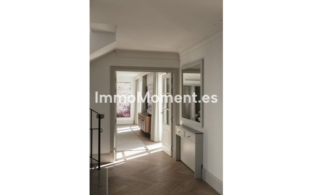 Resale - Detached villa - Marbella - Nueva Andalucía