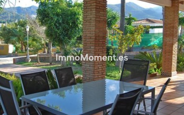 Wiederverkauf - Villa -   Inländisch - Alhaurín de la Torre