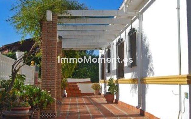 Wiederverkauf - Villa -   Inländisch - Alhaurín de la Torre