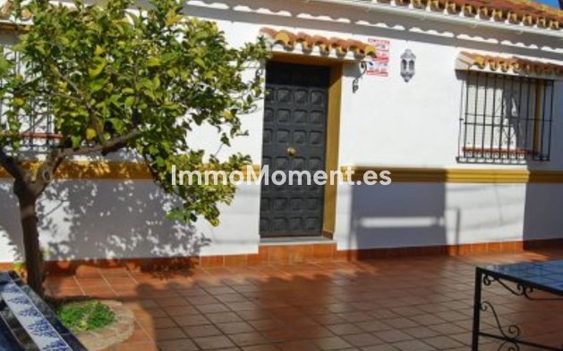 Wiederverkauf - Villa -   Inländisch - Alhaurín de la Torre