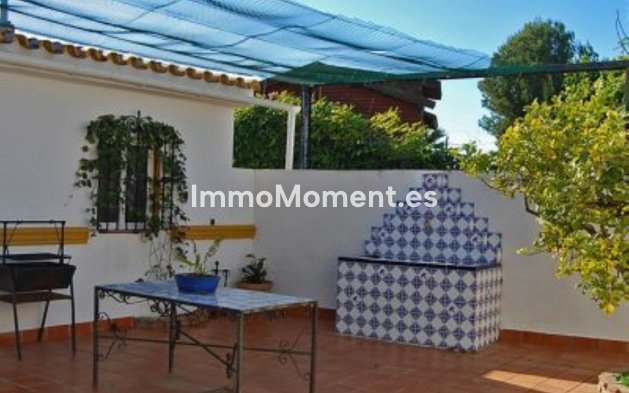 Wiederverkauf - Villa -   Inländisch - Alhaurín de la Torre