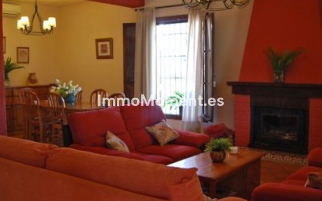 Wiederverkauf - Villa -   Inländisch - Alhaurín de la Torre