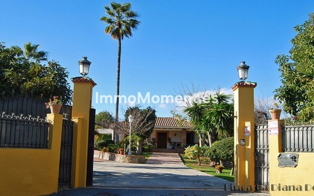 Wiederverkauf - Villa -   Inländisch - Alhaurín de la Torre