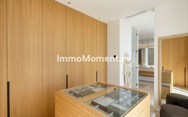 Wiederverkauf - Villa - Marbella - Nueva Andalucía