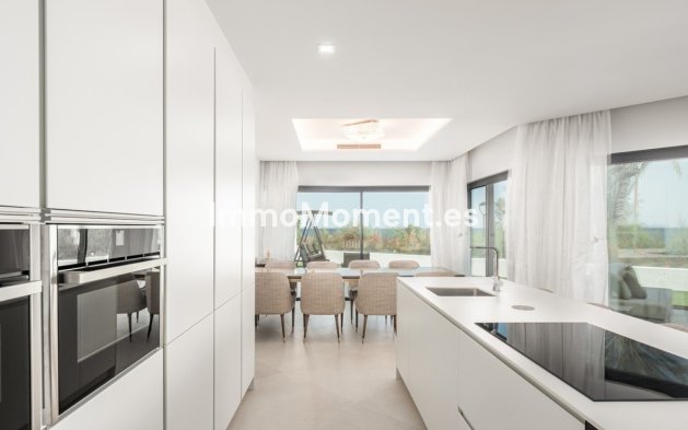 Bestaande woning - Geschakelde woning - Estepona  - Estepona Centro