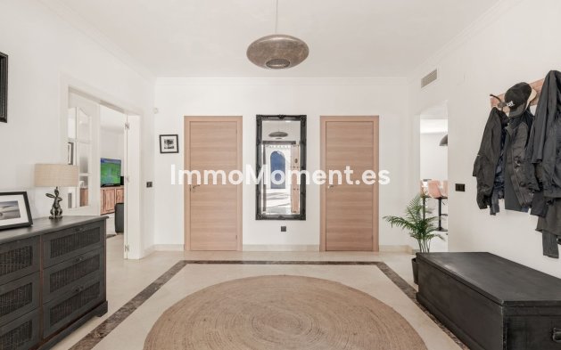 Resale - Villa - El Paraiso - New Golden Mile