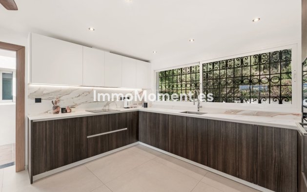 Resale - Villa - El Paraiso - New Golden Mile