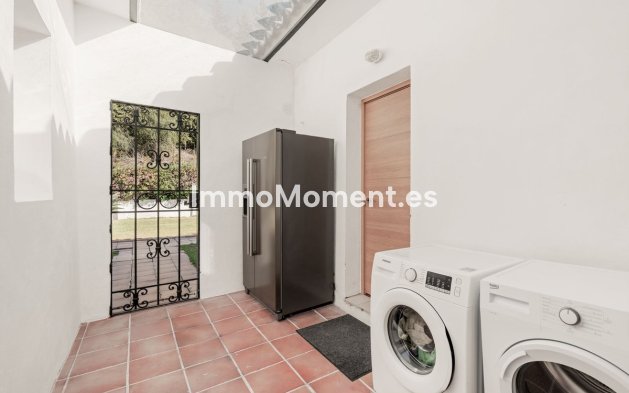 Resale - Villa - El Paraiso - New Golden Mile