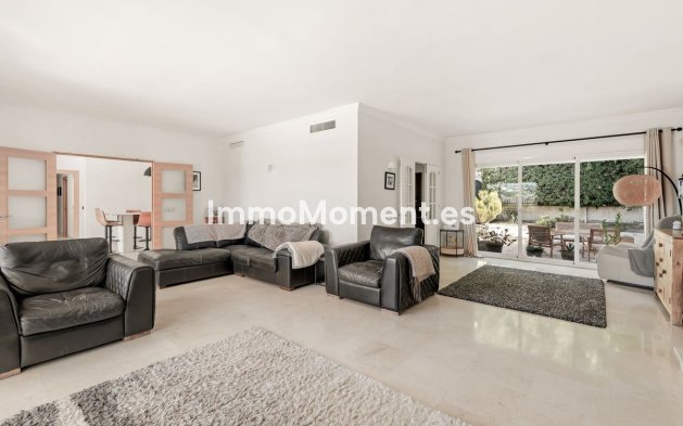 Resale - Villa - El Paraiso - New Golden Mile