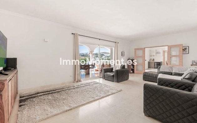 Resale - Villa - El Paraiso - New Golden Mile