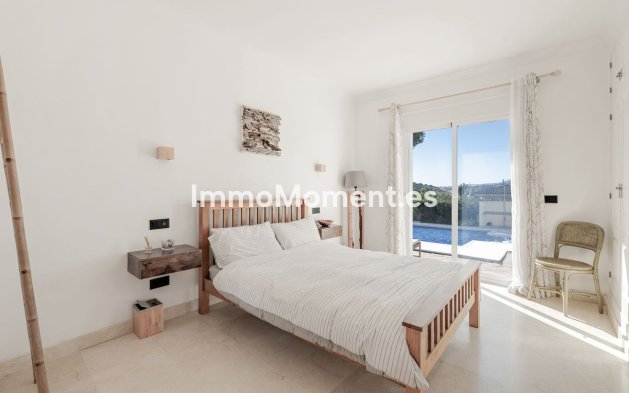 Resale - Villa - El Paraiso - New Golden Mile